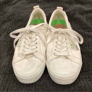 Cariuma Off-White Canvas Sneakers